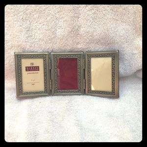 Burnes brand photo frame with 3 sides